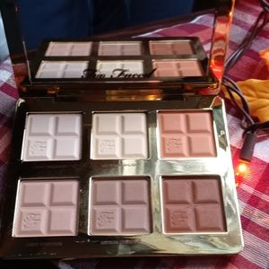 Cocoa Infused. Beautiful Highlighter Pallette